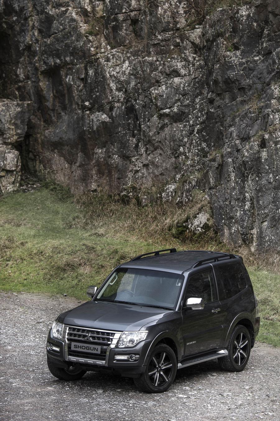  Mitsubishi Shogun SWB Barbarian 2015 года  (фото 14 из 22)